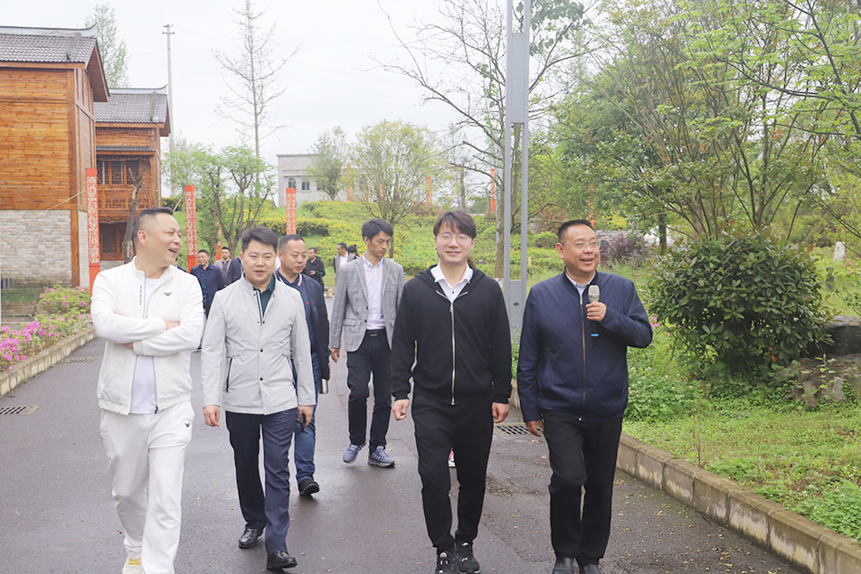 【農投動態】| 教育部規建中心智慧學習工場研究院到播州國際辣椒產業園考察調研