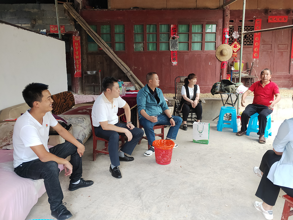 【農投動態】| 中秋團圓月 掛幫情意濃-區農投公司開展中秋掛幫慰問活動